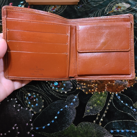 Louis Vuitton EPI Wallet - Picture 7 of 14